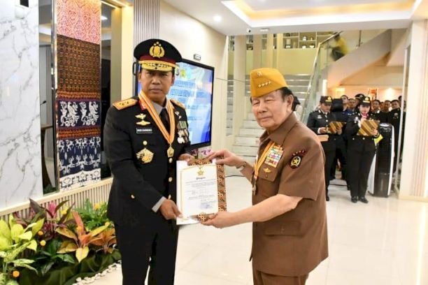 Kapolda NTT  Irjen Rudi Darmoko Dapat Bintang Kehormatan